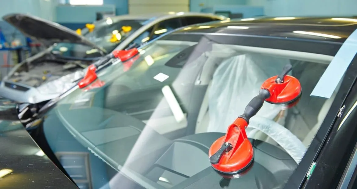 Choosing Auto Glass Service