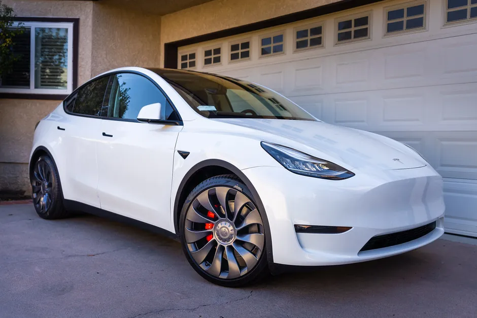 Tesla Model Y windshield repair & replacement in Atlanta, GA